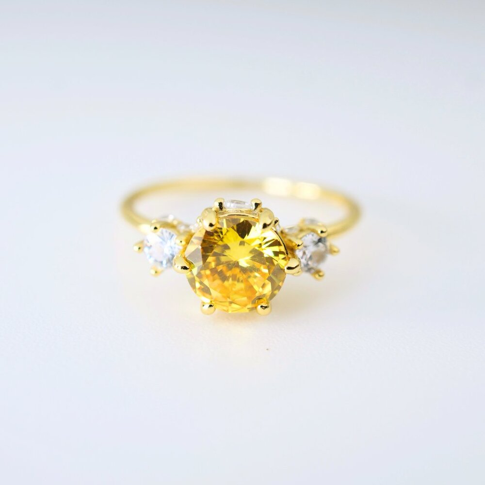 Penelope Brilliant Round Yellow Crystal Clear Adorns Ring S925 Sterling Silver
